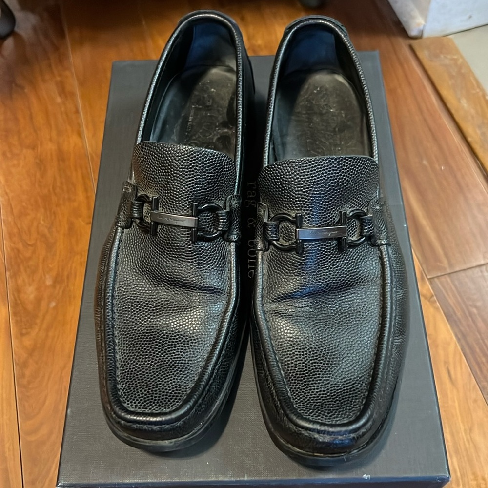 Ferragamo Black Leather Loafer (size 9)